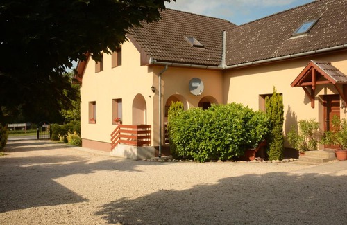 Kehidakustany Apartamento | Hajnalka apartmanház