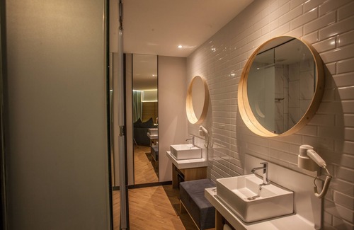 Tebrau Hotel | Hako Hotel Mount Austin