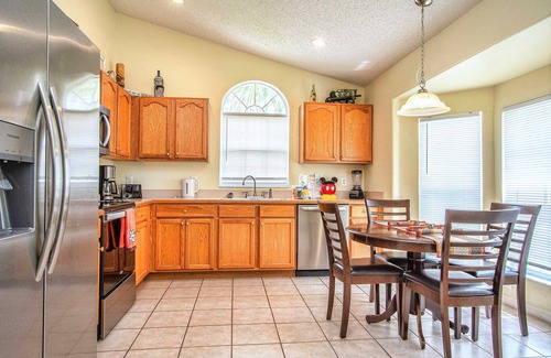 West Kissimmee Villa | Hakuna Ma'cottage, 3 Miles de magia! Piscina frente a sur y cerca de privacidad!