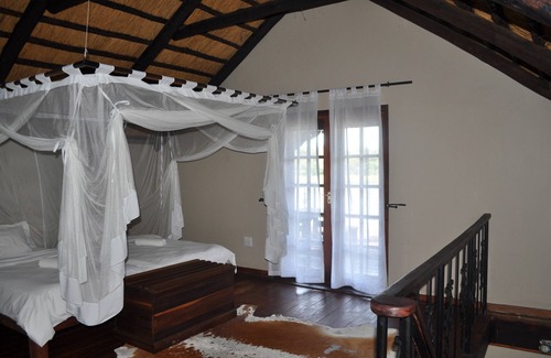 Rundu Cabina | Hakusembe River Lodge