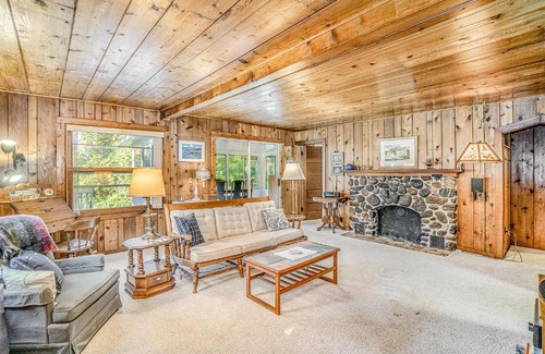 Lake Township Casa | Hal's Hideaway