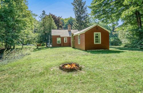 Lake Township Casa | Hal's Hideaway