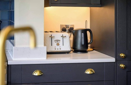 Trafford Casa | Hale family home Summ