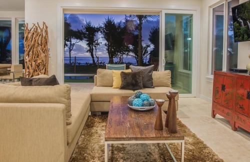 Laie Casa | Hale Kamalani - Oceanfront, Walk to Beach, BBQ , Lanai