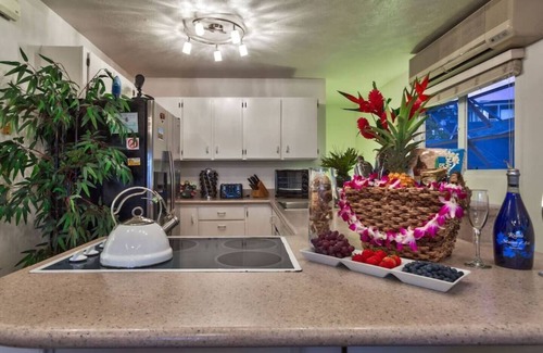 St Louis Heights Casa | This townhouse is a 3 bedroom(s), 3 bathrooms, located in Honolulu, HI.