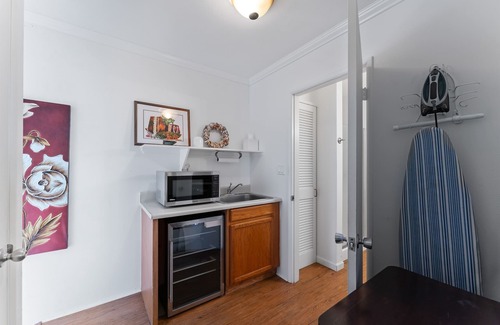 St Louis Heights Casa | This townhouse is a 3 bedroom(s), 3 bathrooms, located in Honolulu, HI.
