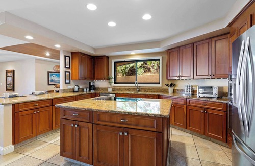 Kahaluu Bay Casa | Hale Nene Pool, Hot Tub & Ocean Views!