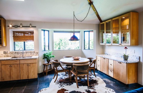 Pupukea Casa | Haleiwa Jungle Bungalow . Located above Waimea Bay/ North Shore of Oahu