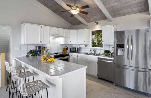 Kealakekua Casa | HALEKII SUNSET: BEAUTIFUL 4 BEDROOM HOME IN LUSH KEALAKEKUA