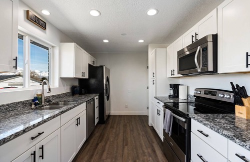 Riverton Casa | Half Acre Home + Mountain Views + Pac-Man