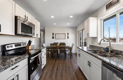 Riverton Casa | Half Acre Home + Mountain Views + Pac-Man