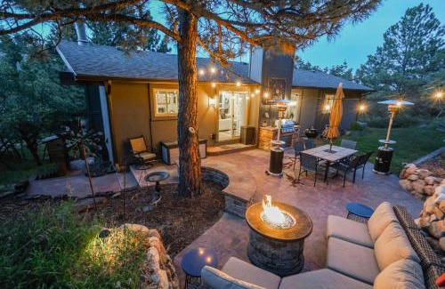 Briargate Casa | Half Gym-Hot Tub-Game Room-Trampoline-Fire Pits