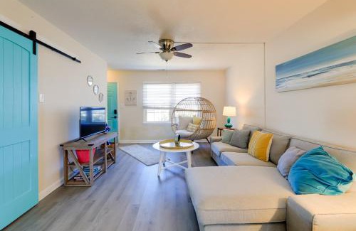 Atlantic Beach Casa | half Mi to Atlantic Beach Townhome with Balcony!