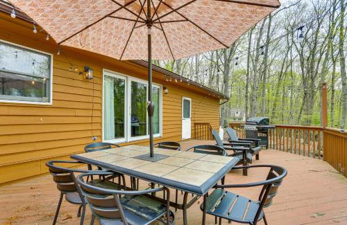 Lakeville Casa | half Mi to Boat Ramp Lake Wallenpaupack Retreat!