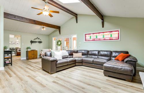 Lakeville Casa | half Mi to Boat Ramp Lake Wallenpaupack Retreat!
