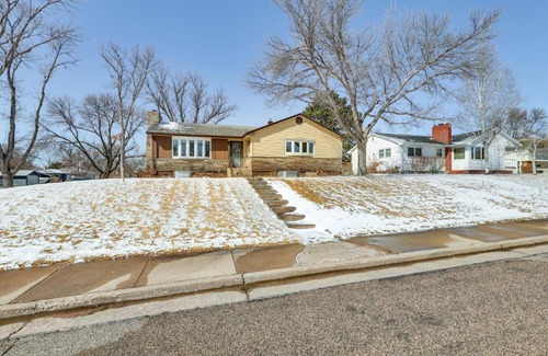 Pierre Casa | half Mi to Dtwn Pierre Family Home with Patio