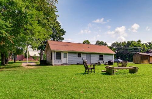Clarksville Casa | half Mi to Fort Campbell State Line Retreat
