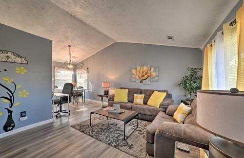 Clarksville Casa | half Mi to Fort Campbell State Line Retreat