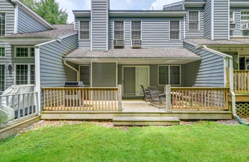 Hancock Apartamento | half Mi to Jiminy Peak Condo with Pool and Hot Tub