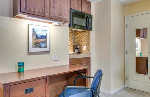 Englewood Apartamento | Half-Mi to Light Rail Greenwood Village Studio