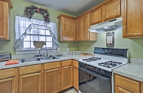 Atlanta Casa | Half-Mi to Pool and Golf Atlanta Home with Veranda!