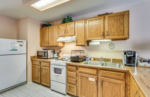 Red River Casa | < Half-Mi to Red River Ski Area: Townhome w/ Patio