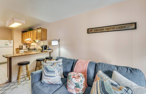 Red River Casa | < Half-Mi to Red River Ski Area: Townhome w/ Patio