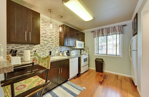 Nacogdoches Condominio | Half-Mi to SFA Campus: Lumberjack-Ready Retreat