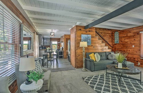West Village Cabina | Half-Mi to Shaver Lake: Cabin w/ Wraparound Deck
