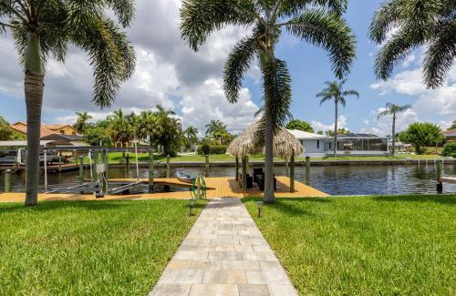 Yacht Club Casa | Half mile to the beach! Heated Pool & Spa, with Tiki on boat dock! - Villa Changes in Attitude