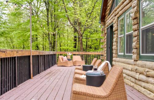 Great Barrington Casa | Half Moon by AvantStay 4BR Cabin w Large Deck Yard w Patio Outdoor Dining