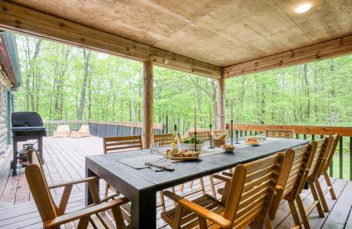 Great Barrington Casa | Half Moon by AvantStay 4BR Cabin w Large Deck Yard w Patio Outdoor Dining