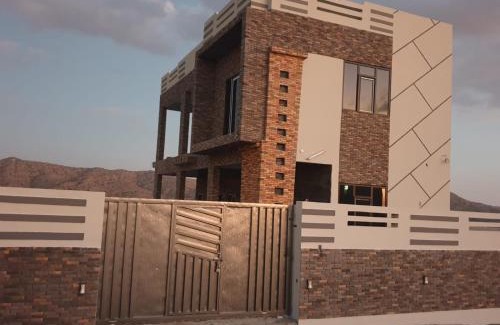 Sayq Chalet De Esquí | Half Moon Chalet شالية نصف القمر