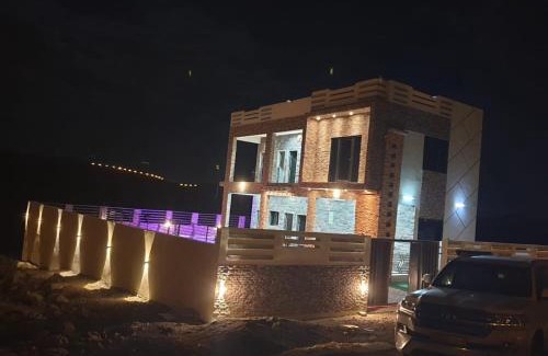 Sayq Chalet De Esquí | Half Moon Chalet شالية نصف القمر
