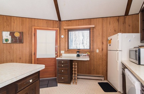 Berkeley Springs Casa | Half Round- A Quiet Mid-Century Modern Cabin
