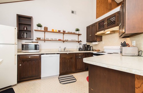 Berkeley Springs Casa | Half Round- A Quiet Mid-Century Modern Cabin