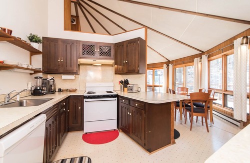 Berkeley Springs Casa | Half Round- A Quiet Mid-Century Modern Cabin