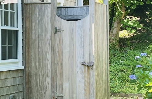 Nantucket Town Cabaña | HALFSHELL- Encantadora casa de campo de 1 habitación en la ciudad