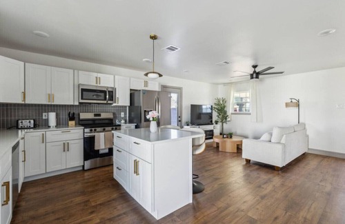 Irving Casa | Halfway to Arlington & Dallas