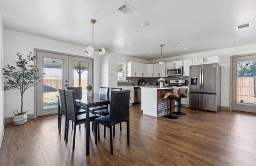 Irving Casa | Halfway to Arlington & Dallas