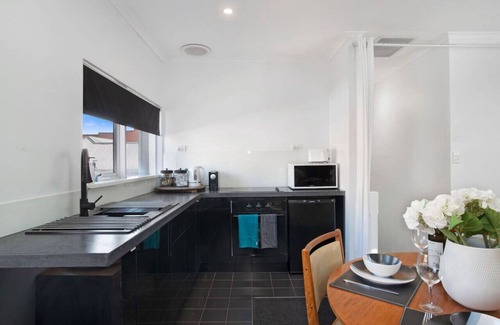 Adelaide Central Business District Casa | Halifax Muse Pet Friendly Townhouse