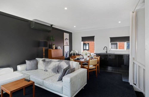 Adelaide Central Business District Casa | Halifax Muse Pet Friendly Townhouse