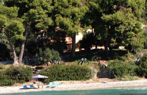 Mola Kalyva Casa | Halkiddiki-Kassandra-Mola Kalyva Traditional House in front of the sea