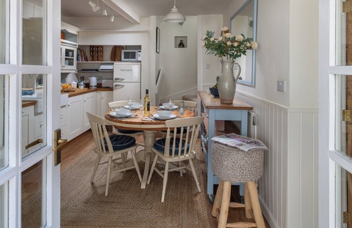 Baslow Cabaña | Hall Cottage, Baslow, near Chatsworth House, sleeps 4