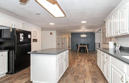 Ashley Oaks Casa | Halls Rancher on 3 Private Acres