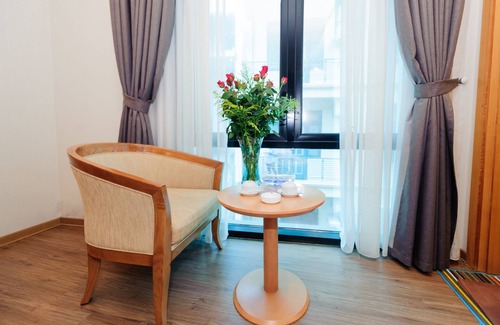 Trung Hoa Nhan Chinh Hotel | Halo Hanoi Hotel