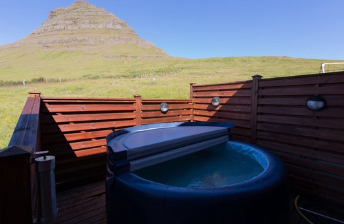 Grundarfjordur Cabina | Halsabol Sumarhus by Mt Kirkjufell