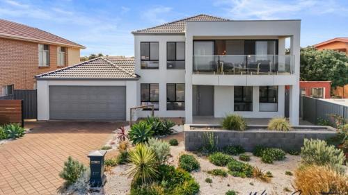 Seaford Casa | HaltandHide by Wine Coast Holiday Rentals