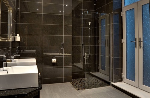Douglas Hotel | Halvard Hotel