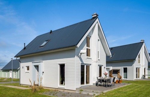 Olpenitz Casa | Hamburger Buttje - detached house, parking lot, fireplace, bathtub, terrace